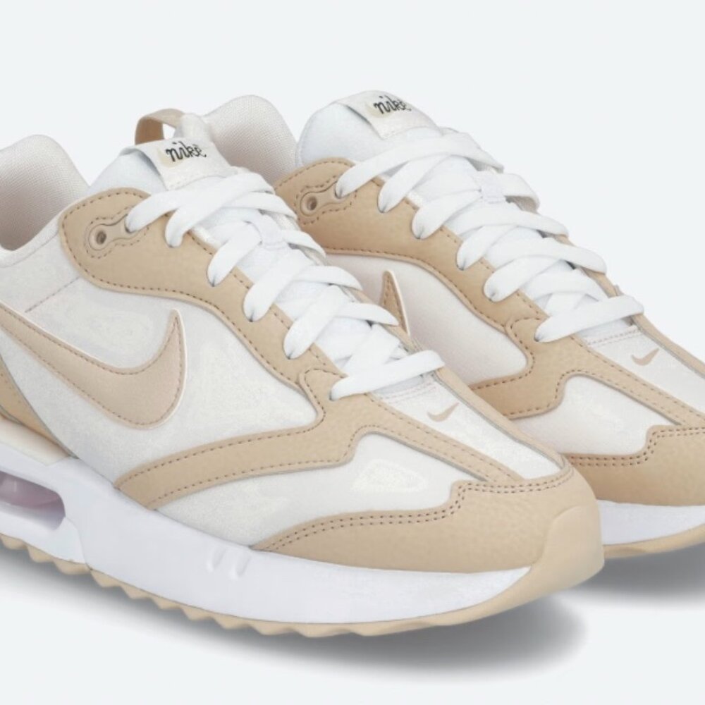 Nike Air Max Dawn Lace Up Sneaker f